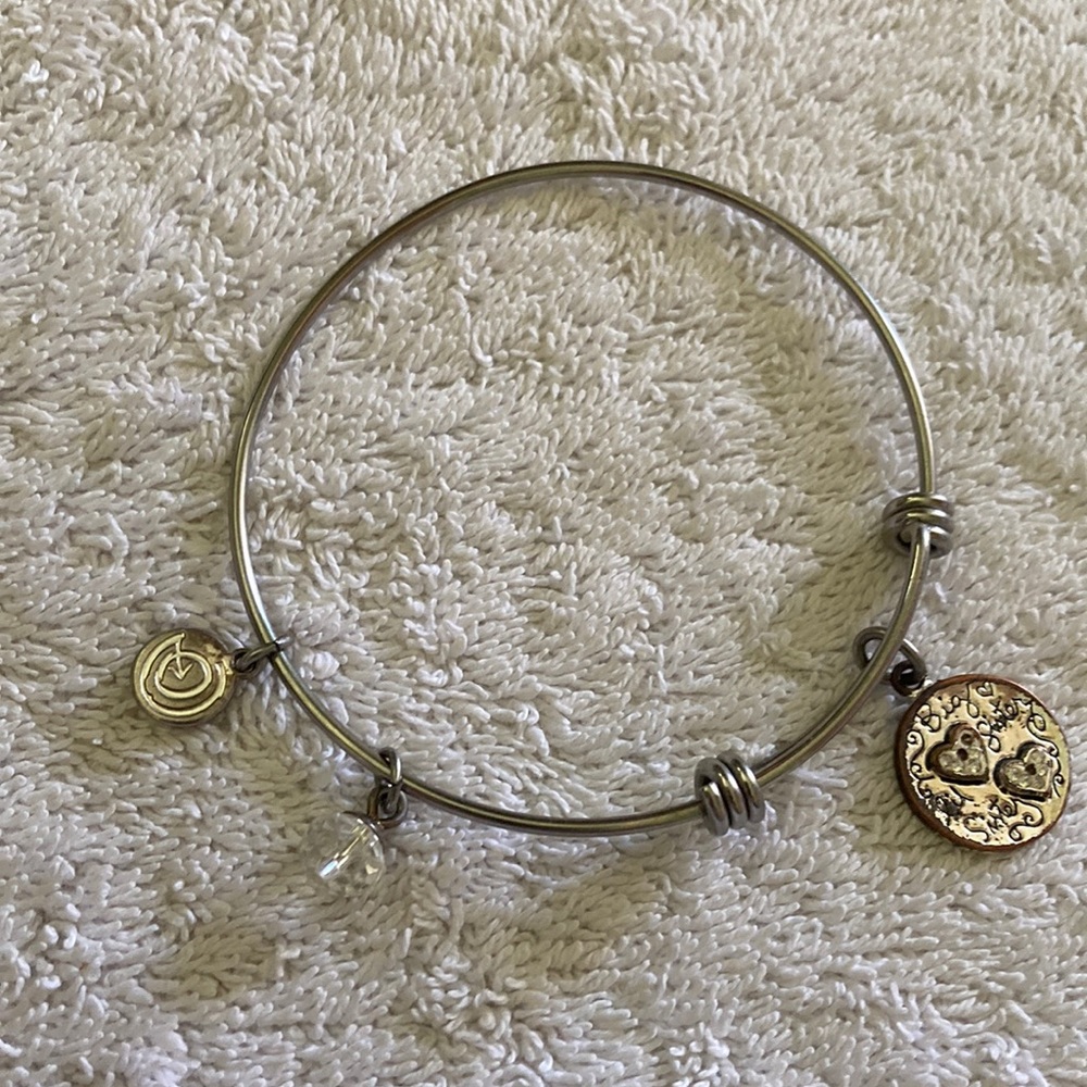 Women’s adjustable bangle bracelet